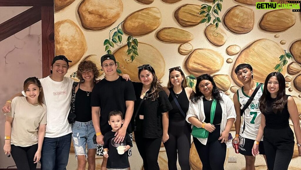 Enrique Gil Instagram - Thank you so much @ek_philippines and @nightmaresmanila for the amazing experience and for taking good care of us! You guys are the best! 🎆👻