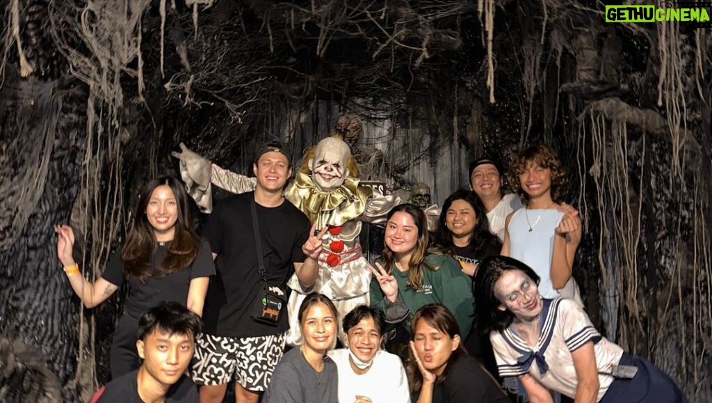 Enrique Gil Instagram - Thank you so much @ek_philippines and @nightmaresmanila for the amazing experience and for taking good care of us! You guys are the best! 🎆👻