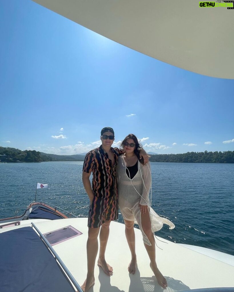 Enrique Gil Instagram - Great way to spend my sister’s Despidida. I love you!🤍@diandragil