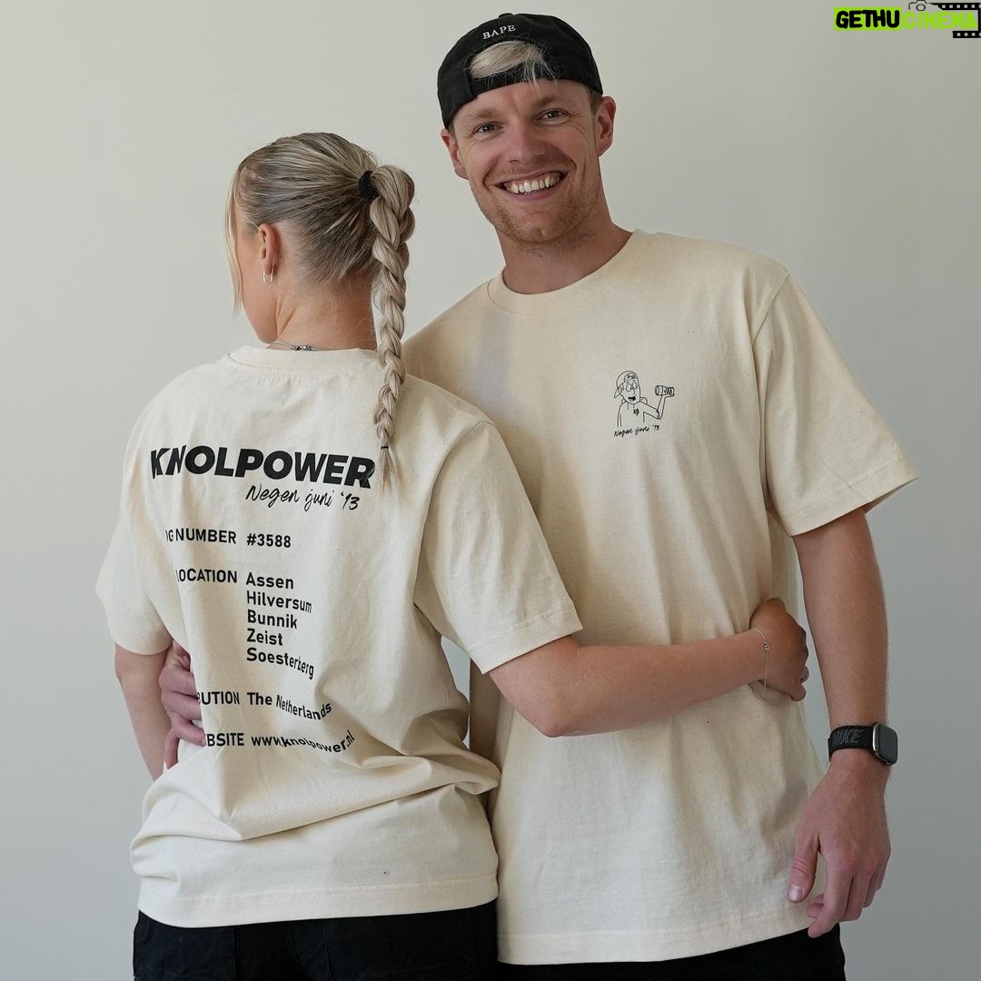 Enzo Knol Instagram - 10 jaar YouTube jubileum!! Limited edition shirt staat online op knolpower.nl ✌🏼 Vandaag een hele speciale vlog online! De langste die ik ooit heb gemaakt. Ben er super zenuwachtig voor. Benieuwd wat jullie ervan gaan vinden…. 🥹