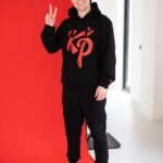 Enzo Knol Instagram - Bedankt voor een mega succesvolle lancering van knolpower.nl ✌🏼 De meeste krijgen het morgen al binnen. Want voor 15.00 besteld is dezelfde dag verzonden 🤝🏼 Deel vooral je nieuwe aankoop met @knolpowerkleding :) Vind ik leuk om te zien! #knolpowerkleding #knolpower