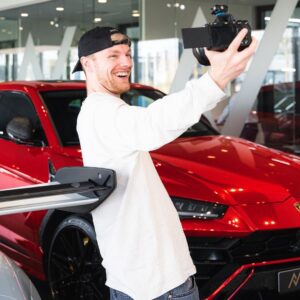 Enzo Knol Instagram - De nieuwe wrap! Beste tot nu toe, wat een kleur. En wat een prachtig werk van @nextlevel.cars 🤝🏼 Wat vinden jullie?👇🏼