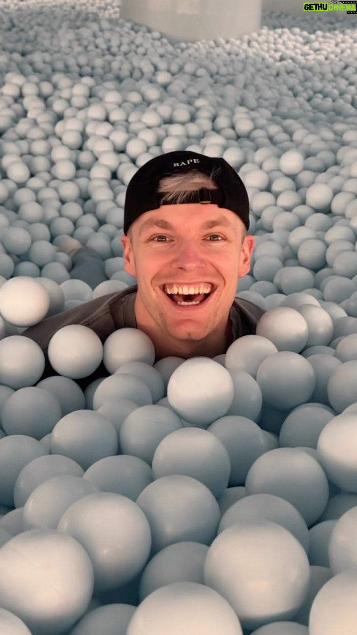 Enzo Knol Instagram - Dit was super leuk om te doen! Vandaag een nieuwe New York vlog online! πΊπΈβπΌ