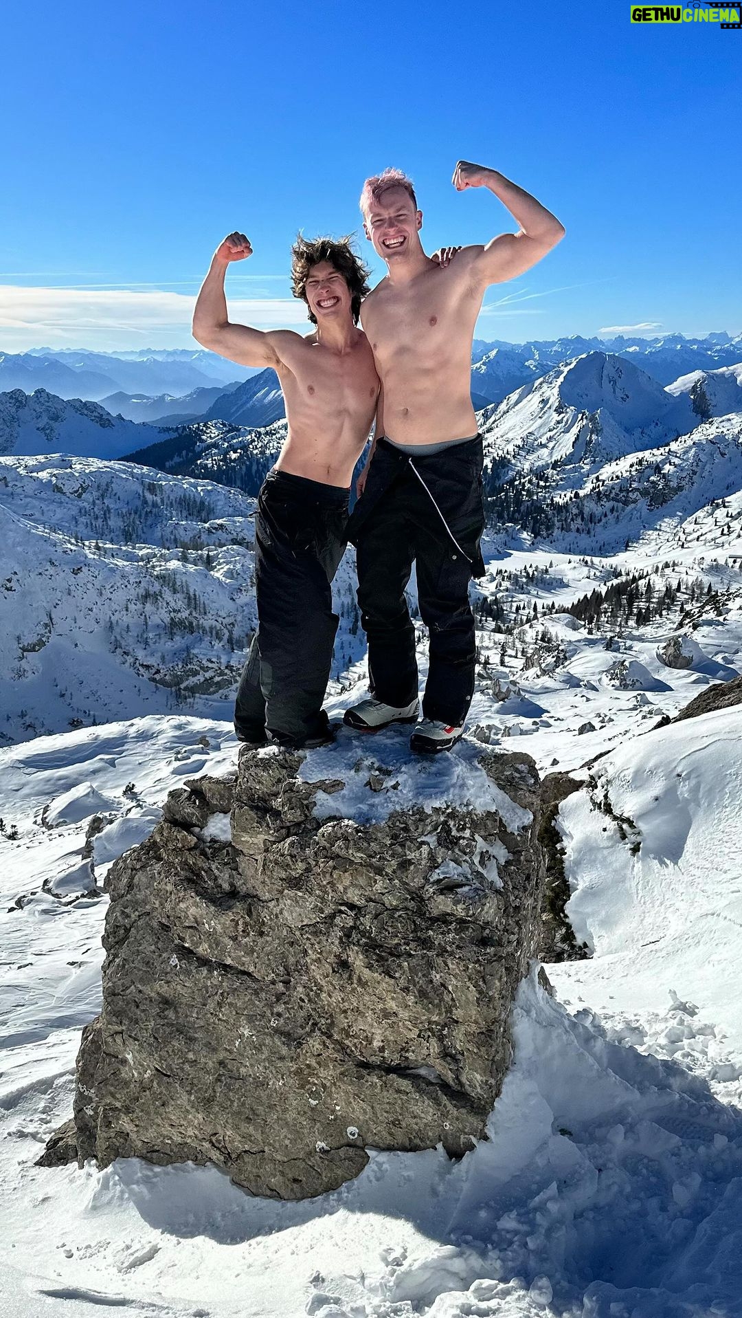 Enzo Knol Instagram - Wie is er hyped voor een nieuwe wintersport vlog straks?! 16:00 uur online dus tempoooooo!