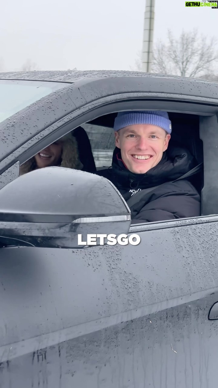 Enzo Knol Instagram - Je kan meer doen met sneeuw dan alleen snowboarden of skiën 😆🚀