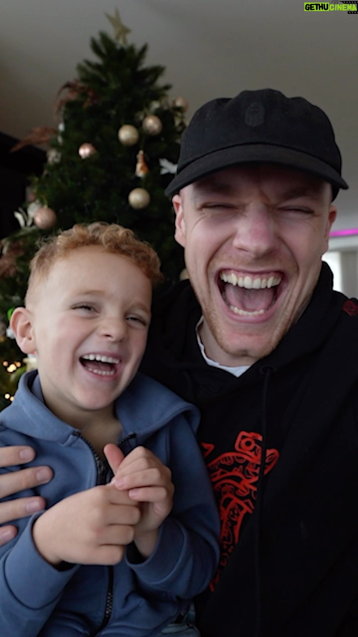 Enzo Knol Instagram - Luciano wil graag wat zeggen voor iedereen in 2023 💩 😂