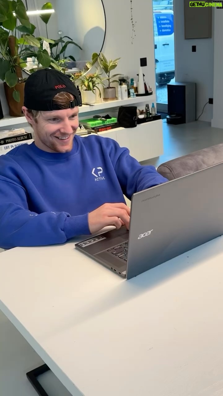 Enzo Knol Instagram - In deze video laat ik 5 dingen zien die je kunt doen met de Google Chromebook Plus! Laat hieronder weten welke functie jij zou gebruiken! #chromebookplus #ad