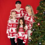 Enzo Knol Instagram - De kerst collectie van KNOLPOWER dropt vandaag om 12:00 op knolpower.nl 🎄😍 Wie heeft er nog meer zo’n zin in kerst!