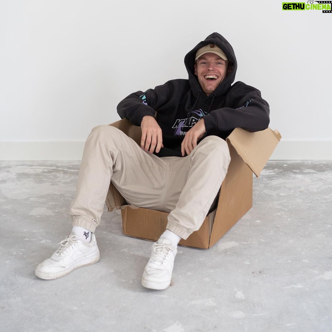 Enzo Knol Instagram - Duurt niet lang meer & dan worden er vlogs gemaakt vanuit de nieuwe woning 📦