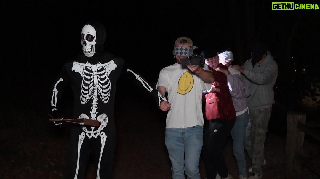 Enzo Knol Instagram - Halloween spooktocht escape room ge-upload op YouTube! Ga hem nu checken 👻💀 Link in bio!