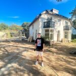 Enzo Knol Instagram - Wanneer gaan jullie verhuizen? De meest gestelde vraag. Dat weten we helaas nog steeds niet. Laten we het erop houden dat niet alles volgens planning is gegaan en veel dingen anders zijn gegaan dan we hadden gehoopt. Maar als het eenmaal af is weet ik zeker dat we dit allemaal vergeten en dan volop kunnen genieten van de nieuwe woning! Meer updates volgen in de vlogs ✌🏼