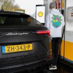 Enzo Knol Instagram - Als jij kan raden hoeveel kilometers ik PRECIES heb gereden met mijn auto op dit moment neem ik je mee voor een ritje! Het is sowieso boven de 100.000 :)