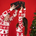 Enzo Knol Instagram - De kerst collectie van KNOLPOWER dropt vandaag om 12:00 op knolpower.nl 🎄😍 Wie heeft er nog meer zo’n zin in kerst!