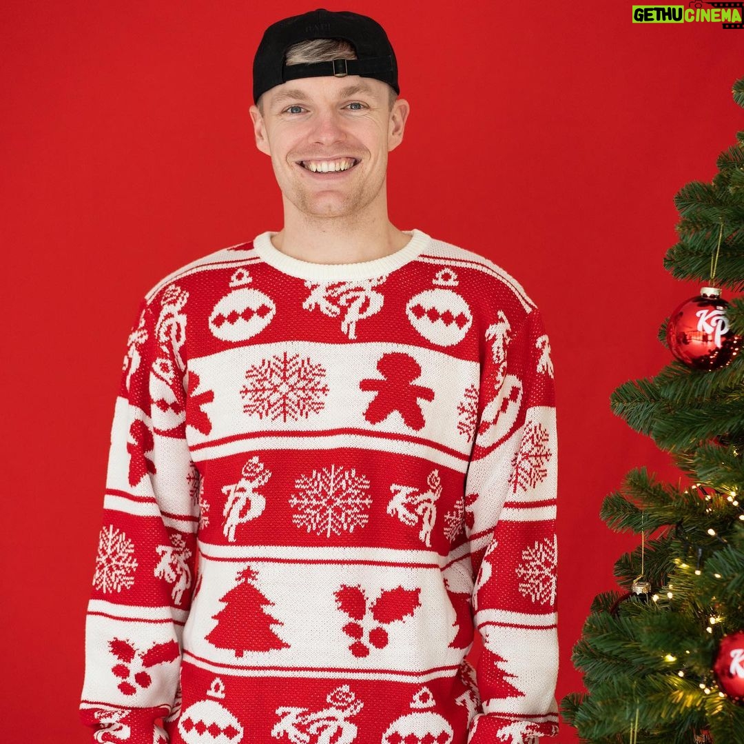 Enzo Knol Instagram - De kerst collectie van KNOLPOWER dropt vandaag om 12:00 op knolpower.nl 🎄😍 Wie heeft er nog meer zo’n zin in kerst!