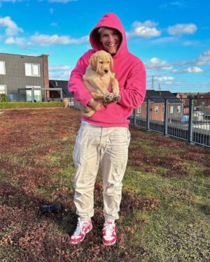 Enzo Knol Instagram - Dit is Pecco, de puppy van mijn mama. Hoe cute 🥰🐾