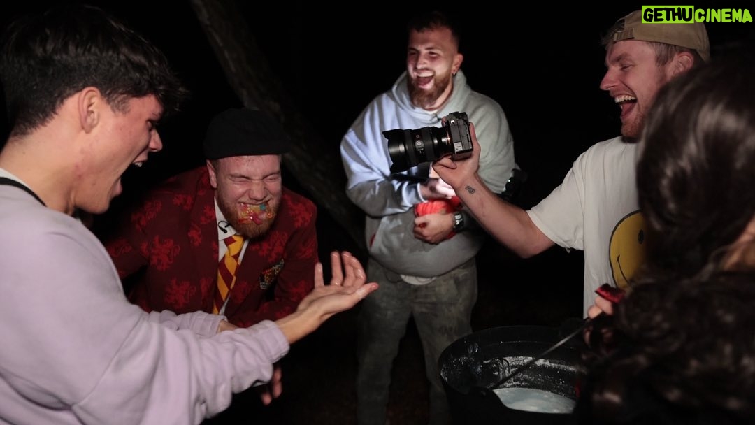 Enzo Knol Instagram - Halloween spooktocht escape room ge-upload op YouTube! Ga hem nu checken 👻💀 Link in bio!
