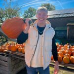 Enzo Knol Instagram - Pompoen boerderij bezoeken op de zondag met dit mooie weer 🎃 En natuurlijk ook een paar mooie gekocht. Wat doe jij op deze zondag?