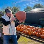 Enzo Knol Instagram - Pompoen boerderij bezoeken op de zondag met dit mooie weer 🎃 En natuurlijk ook een paar mooie gekocht. Wat doe jij op deze zondag?