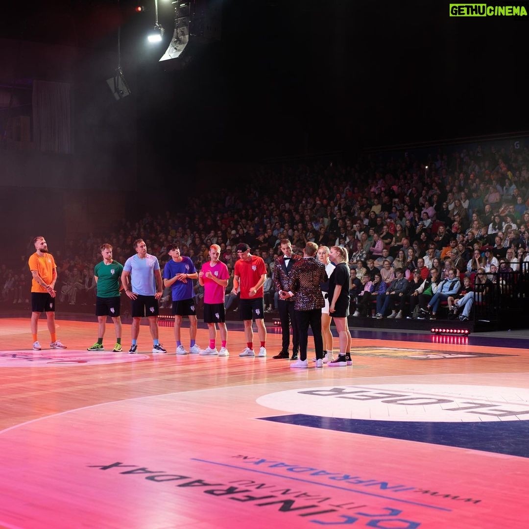 Enzo Knol Instagram - De Enzolympics live 2022 is een feit ✌🏼Wat een ongelooflijk spektakel. Een uitverkochte zaal met echt een fantastisch live publiek! Om kippenvel van te krijgen. Het was een dag om nooit meer te vergeten. Shoutout naar alle mensen die dit mogelijk hebben gemaakt en naar alle deelnemers. Swipe opzij om een beeld te krijgen van deze vette show! Er volgen nog meer foto’s & video’s deze week! Waaronder een dikke aftermovie ❤️👏🏼 📸 @anoukboonstra
