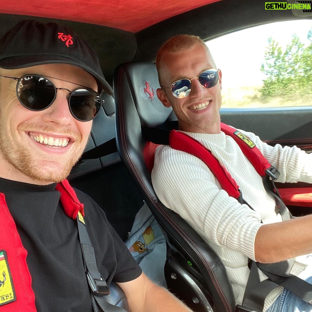 Enzo Knol Instagram - Zonder Milan geen Enzo Knol. Gefeliciteerd met je verjaardag bro! Ben je voor altijd dankbaar ♥️🎉 @milanknol