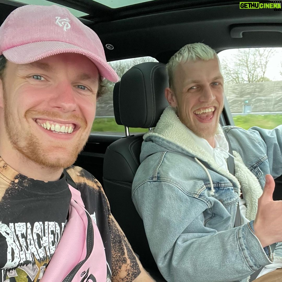 Enzo Knol Instagram - Zonder Milan geen Enzo Knol. Gefeliciteerd met je verjaardag bro! Ben je voor altijd dankbaar ♥️🎉 @milanknol