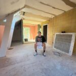 Enzo Knol Instagram - Wanneer gaan jullie verhuizen? De meest gestelde vraag. Dat weten we helaas nog steeds niet. Laten we het erop houden dat niet alles volgens planning is gegaan en veel dingen anders zijn gegaan dan we hadden gehoopt. Maar als het eenmaal af is weet ik zeker dat we dit allemaal vergeten en dan volop kunnen genieten van de nieuwe woning! Meer updates volgen in de vlogs ✌🏼