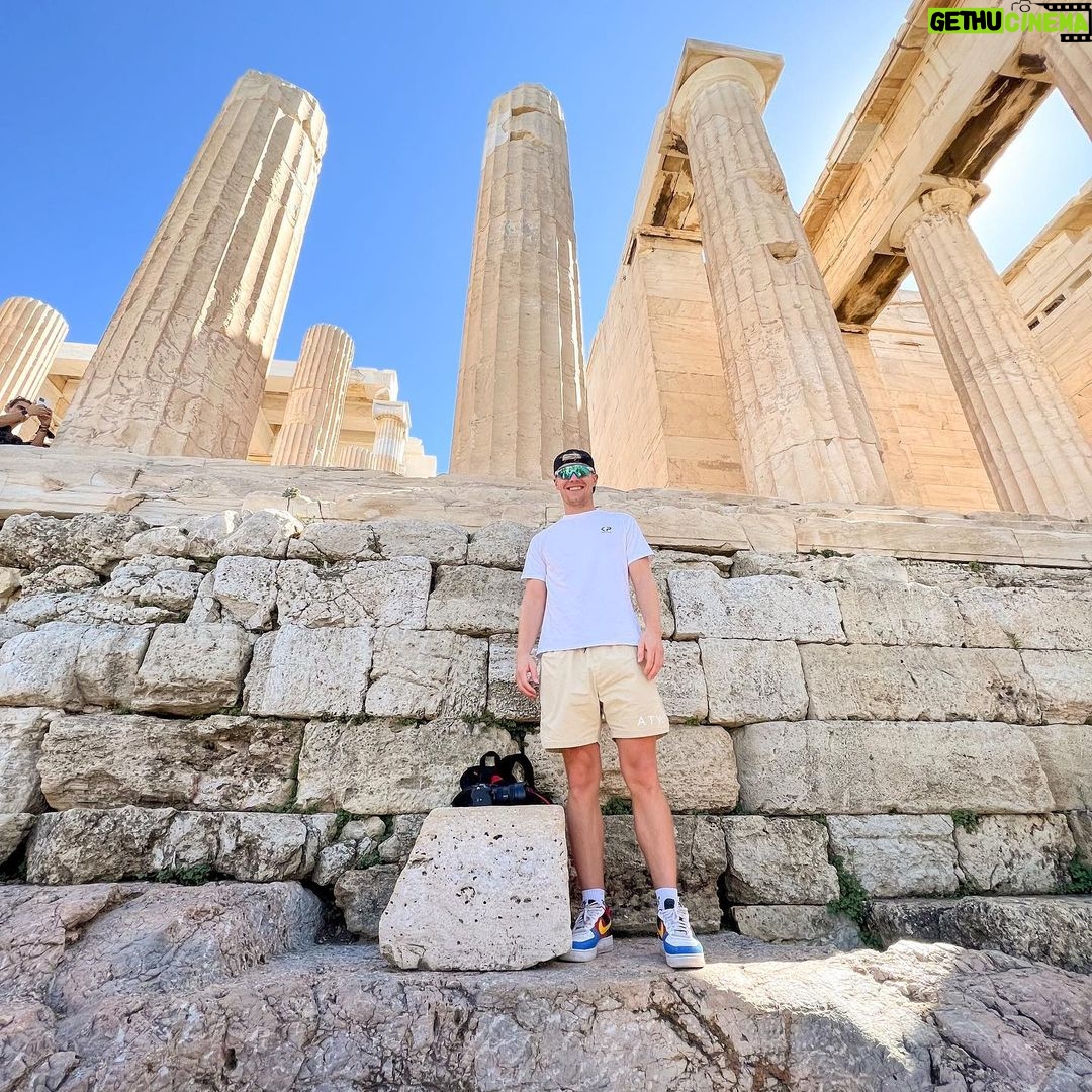 Enzo Knol Instagram - Super leuke trip gehad in Athene! Wat een ongelooflijke geschiedenis heeft deze stad. Vandaag weer een nieuwe vlog online! ✌🏼
