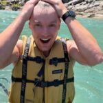 Enzo Knol Instagram - De hoogste gainer die ik ooit heb gedaan. Wat een heerlijke dag was dit zeg! Raften op een super mooie plek in Albanië! En hoe trots Myron op mij is in deze video haha zo schattig ❤️ Alle beelden komen vanmiddag voorbij in de vlog ✌🏼