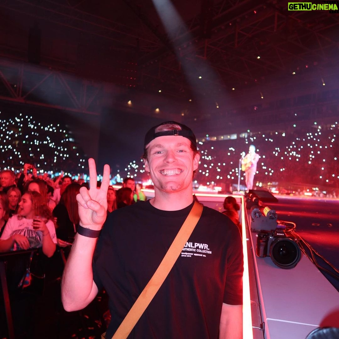 Enzo Knol Instagram - The streamers was fantastisch! Mooie momenten meegemaakt wauw ❤️ @myronkoops