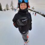 Enzo Knol Instagram - Ik neem jullie eventjes mee de piste op! Drop de emoji die jij bent op wintersport! 🏂 of ⛷️ ? Bedankt @skiamade voor deze wintersport! *ad