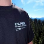 Enzo Knol Instagram – De camper reis is begonnen & daarom heb ik een speciaal t-shirt laten ontwerpen. Swipe voor de achterkant. Limited edition & nu te pre orderen op knolpower.nl ✌🏼
