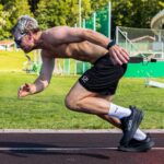 Enzo Knol Instagram - Vandaag heb ik meegetraind op de atletiekbaan! Super lekkere training & nieuwe dingen geleerd. Ontzettend gaaf om omringt te zijn door topsporters in zo’n mooie omgeving ❤️ Inzell