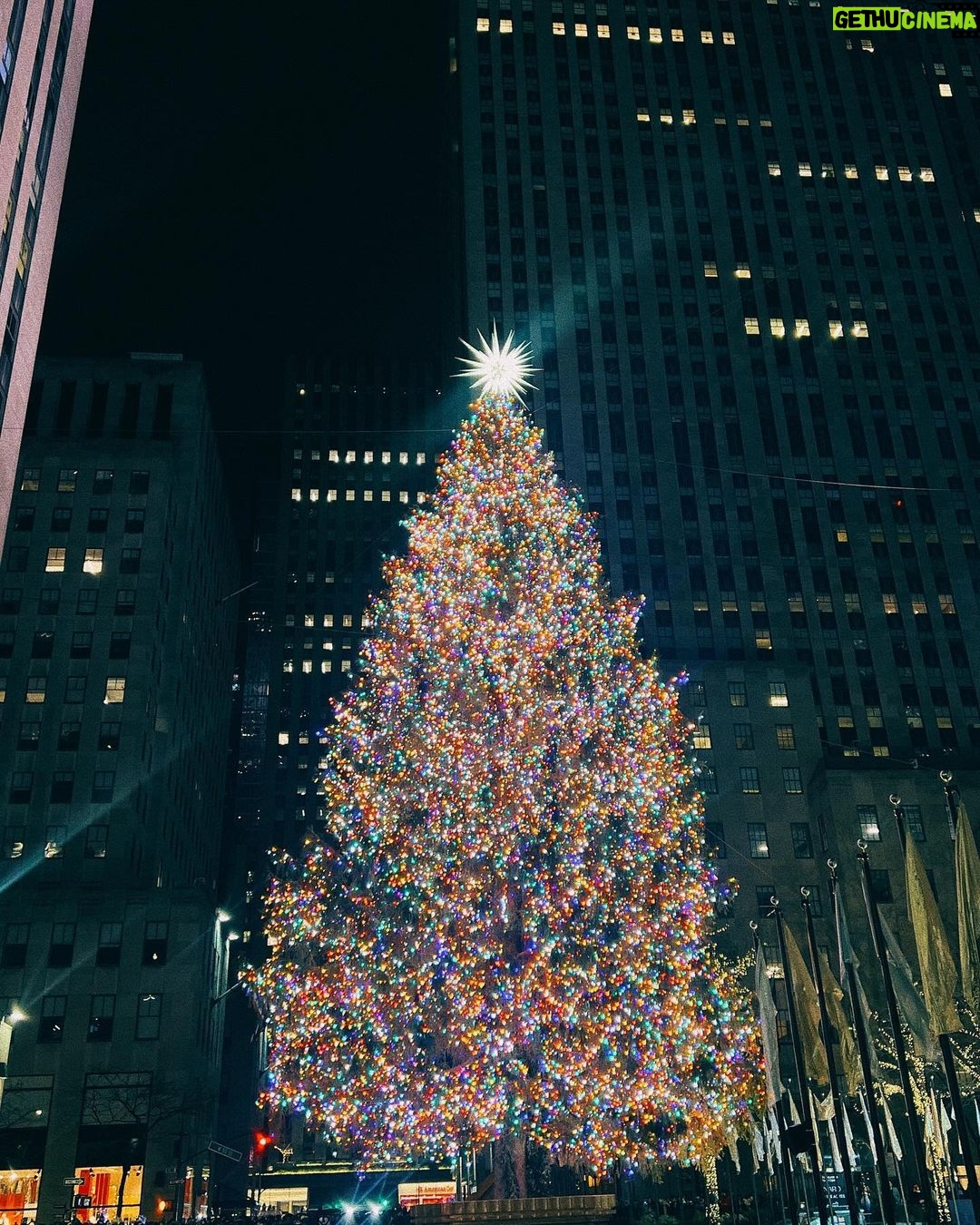 Enzy Storia Instagram - 🎄✨ New York, New York