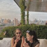 Enzy Storia Instagram – Kayanya baru minggu lalu ketemu sekarang udah ldr lagi aja 🥲