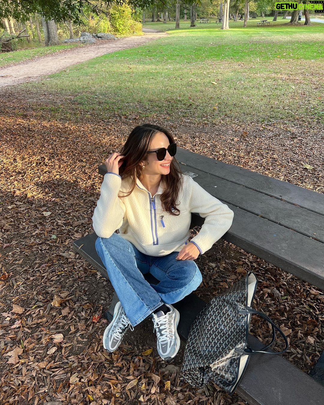 Enzy Storia Instagram - Sweater weather 🍂 Great Falls National Park