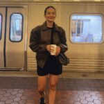 Enzy Storia Instagram - Highlights >>>> - lagi suka pake debaser akhir akhir ini pas aja sama suasana memasuki Fall season 😂 - setelah 6 minggu latihan lari ku kembali lagi ngegym dan kuatin lagi otot otot kakinya biar tidak gampang cedera 💪🏻 - jalan jalan sama @nadhira_a seharian dari beli bunga sampe early dinner lalu pulang ide mau naik bus yang tak kunjung datang pada akhirnya uber ajalah udah 😂 - disamperin turis hoki @aruanmarsha secara dadakan dan 2 jam isinya ngobrol sama ngakak doang trims menurutku ya😚 - main board games baru namanya ‘Clue’ seru deh kaya misteri gitu tapi kayanya akan lebih seru kalo pesertanya lebih dari 2 orang 🥲😂 - akhirnya nonton film ini ‘The Whale’ jujur ini film bikin gue nangis sesugukan bener bener ngga sangguppppp buagus bgt 😭🐳 - slide terakhir hari minggu kmrn jalan jalan naik Metro aja menghabiskan waktu dan mempersiapkan keperluan untuk ke Paris ☺️ Sekian dan terima kasih lols <3 Washington D.C.