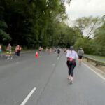 Enzy Storia Instagram - Akhirnya setelah tertunda hampir 4 tahun kejadian juga nih ikutan race Half Marathon pertama kalinya 😭👏🏼 Hampir aja ngga jadi dateng karena 2 hari sebelumnya kaki dalam keadaan tidak baik baik sajaa, udah dramaaa banget nangis nangis karena capek latihan dan pengen banget ikutan race. Untung punya suami baik banget sangat supportive dibujukin baik baik dan disemangatin buat yauda tetep dateng aja, dicoba pelan pelan kalo ngga kuat berentii. turns out cewe ambi pantang menyerah ini full senyum selama race semangatin diri sendiri selama 21,5 km untuk tetep positif thinking, berdialog baik baik sama kakinya biar ngga sakit dan selesaiin apa yang udah dimulai. Selama race usahain untuk ngga berenti, ikutin semua pesan pesan dari mas @randiadiprtm selama latihan dan nikmatin racenya. Lalu akhirnya Finish strooonggg dengan sangat happy 🥹🤍 Terima kasih untuk diri ini yang selalu punya cara untuk mewujudkan mimpinya satu persatu. #dchalfmarathon Washington D.C.