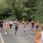 Enzy Storia Instagram - Akhirnya setelah tertunda hampir 4 tahun kejadian juga nih ikutan race Half Marathon pertama kalinya 😭👏🏼 Hampir aja ngga jadi dateng karena 2 hari sebelumnya kaki dalam keadaan tidak baik baik sajaa, udah dramaaa banget nangis nangis karena capek latihan dan pengen banget ikutan race. Untung punya suami baik banget sangat supportive dibujukin baik baik dan disemangatin buat yauda tetep dateng aja, dicoba pelan pelan kalo ngga kuat berentii. turns out cewe ambi pantang menyerah ini full senyum selama race semangatin diri sendiri selama 21,5 km untuk tetep positif thinking, berdialog baik baik sama kakinya biar ngga sakit dan selesaiin apa yang udah dimulai. Selama race usahain untuk ngga berenti, ikutin semua pesan pesan dari mas @randiadiprtm selama latihan dan nikmatin racenya. Lalu akhirnya Finish strooonggg dengan sangat happy 🥹🤍 Terima kasih untuk diri ini yang selalu punya cara untuk mewujudkan mimpinya satu persatu. #dchalfmarathon Washington D.C.