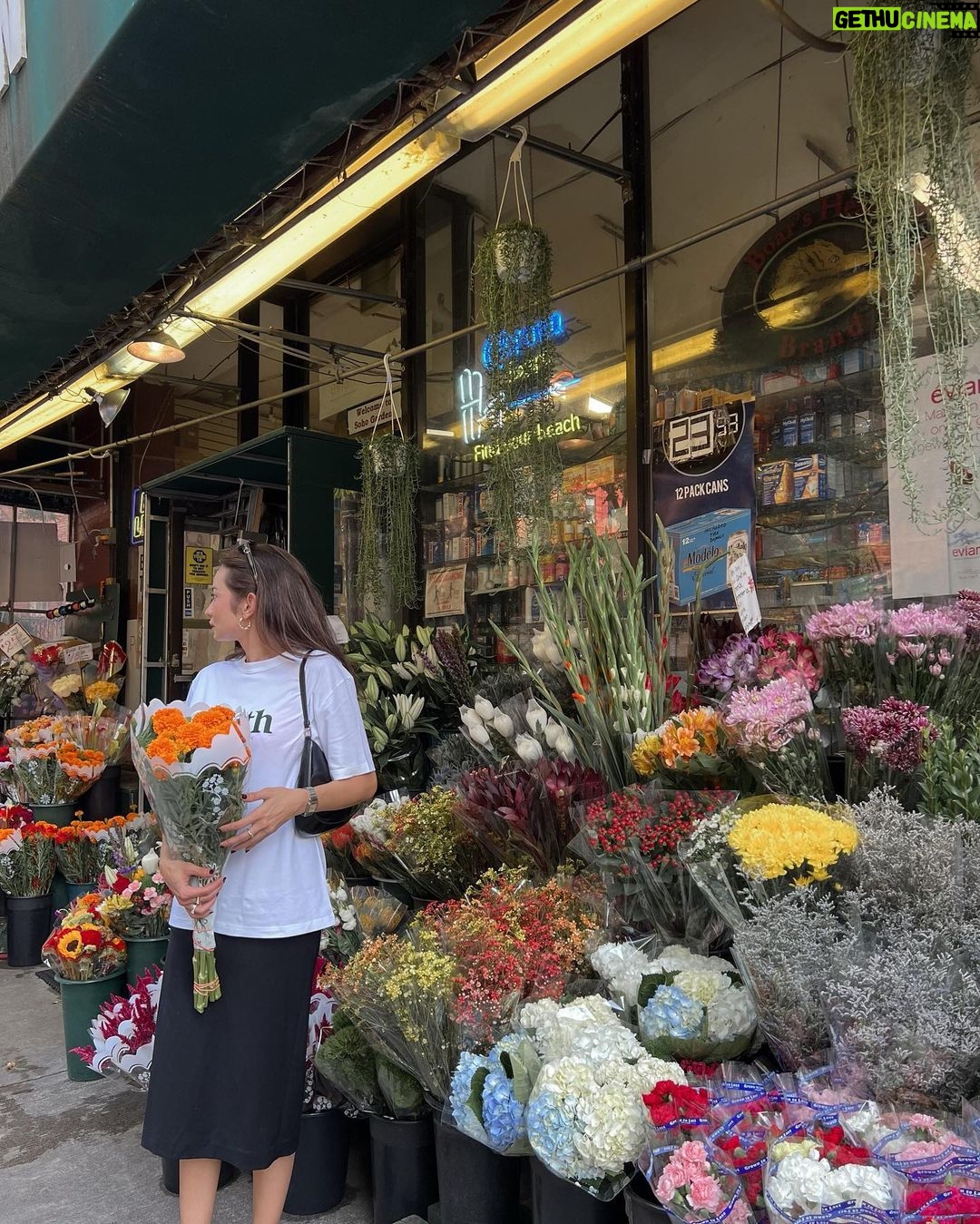 Enzy Storia Instagram - Simple joy 🌷 New York, New York