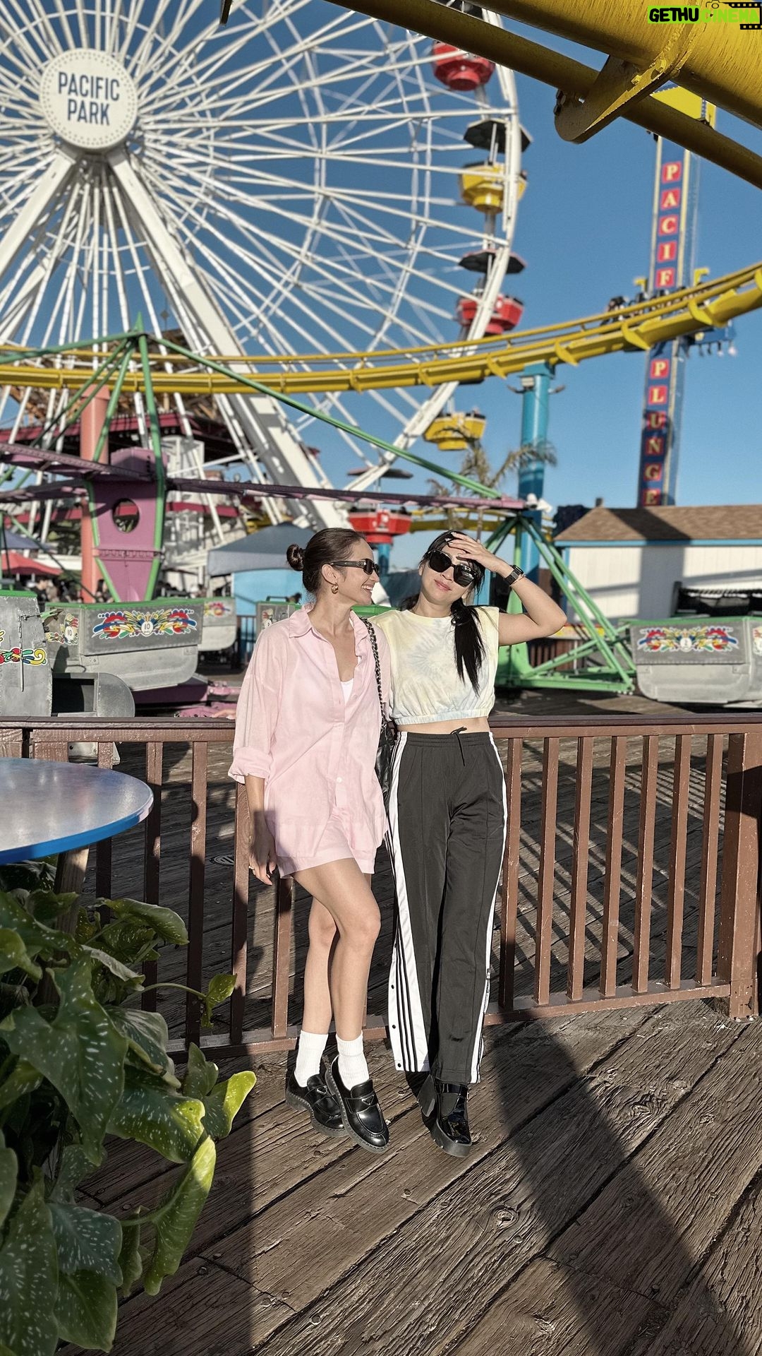 Enzy Storia Instagram - Terima kasih sudah sempetin visit akoh, luvvvv 🥹💞 @medinadinaaa @hestipurwadinata