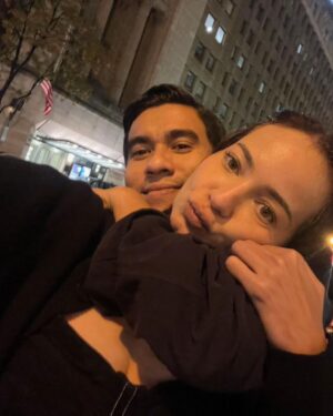 Enzy Storia Instagram - Selamat ulang tahun sayang! I love you sibaik hati, si penyayang dan si sabaaaarrrrrrrrr HAHA 🩶