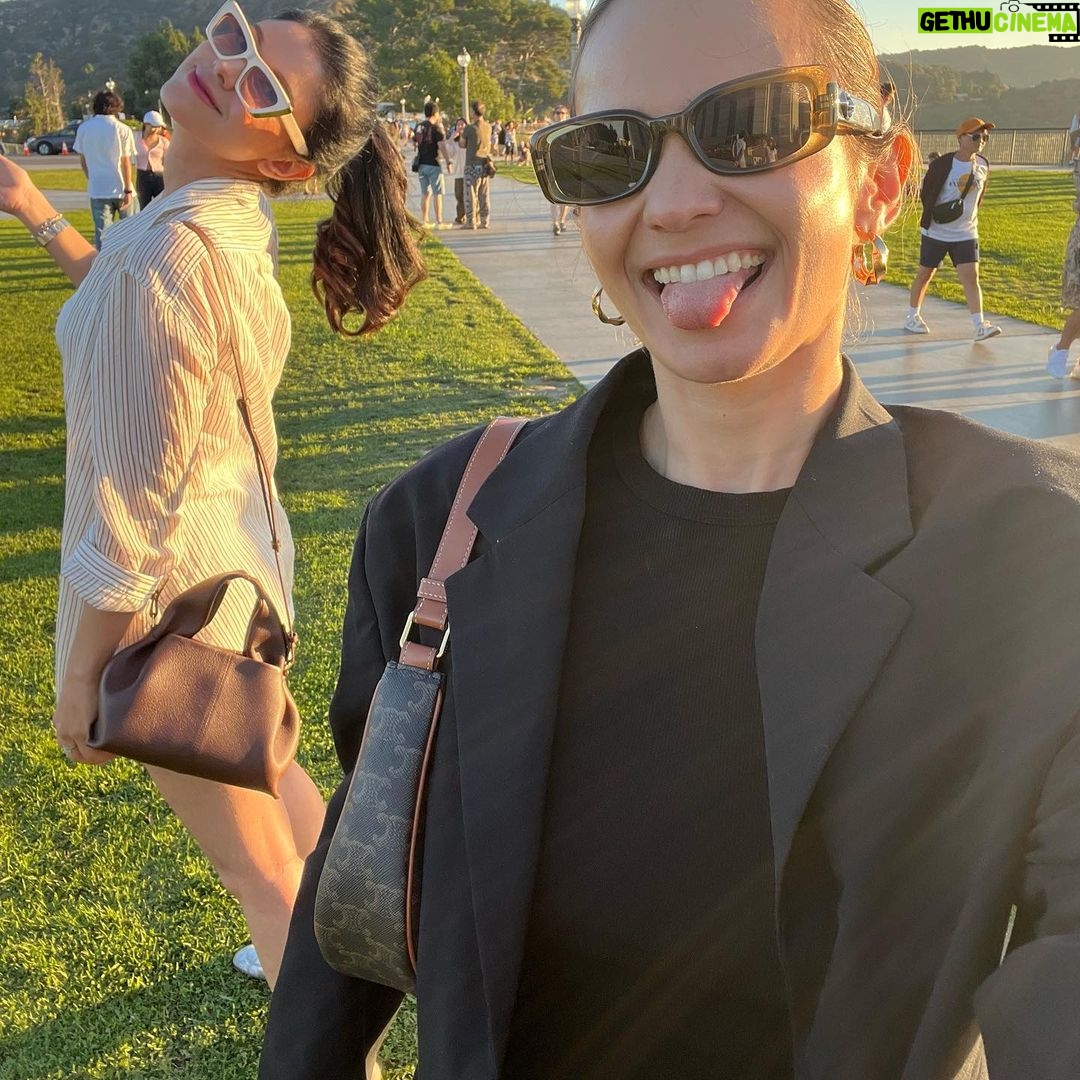 Enzy Storia Instagram - Sunsets and smile Griffith Observatory