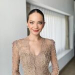 Enzy Storia Instagram - Dari awal ngerjain bab I udah cari motivasi dengan liat liat refrensi kebaya, dari dulu suka banget sama @studioboh jadi ngga pake basa-basi hubungin mba Penny melalui @giselasetyawan (yang merupakan WO aku sekaligus bantuin ngerjain tugas kuliah disaat kita lagi cek venue di Bali 👏🏼😂) bulan April udah ada bahannya dan sebelum berangkat ke DC fitting terakhir biar makin semangat selesaiin skripsinyaa disana. Thank you mba Penny ♥️ Untuk keluarga terutama mami, ini Enzy tepatin janjinya kalo Enzy ngga akan pernah lupa kewajiban bahwa menyelesaikan pendidikan itu juga sangatlah penting. Love you ma♥️