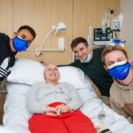 Eric García Instagram - Un dia molt especial per tots, l’entrenament a portes obertes i la visita als hospitals per compartir una estona amb els nens i professionals sanitaris que tant ens ensenyen, lliçons de vida! 💙❤️ Hospital Sant Joan de Déu Barcelona