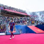 Eric García Instagram - El Gamper es queda a casa! Gràcies a tots per venir a la presentació de l’equip, us necessitarem al llarg de la temporada! 💪🏽🔵🔴 Estadi Olímpic Lluís Companys