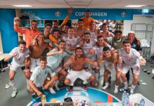 Eric García Instagram - Victoria muy sufrida pero estamos en cuartos💪👏 gran trabajo equipo! Todos juntos! Seguimos!!!💪💪🇪🇸. Vamos @sefutbol