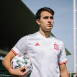 Eric García Instagram - Listo para estrenar la segunda equipación de la #EURO2020 de @sefutbol y @adidas_es