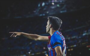 Eric García Instagram - Som el Barça i no ens rendirem mai! Més units que mai! Gràcies pel vostre suport ahir, us necessitem amb l’equip!💙❤️