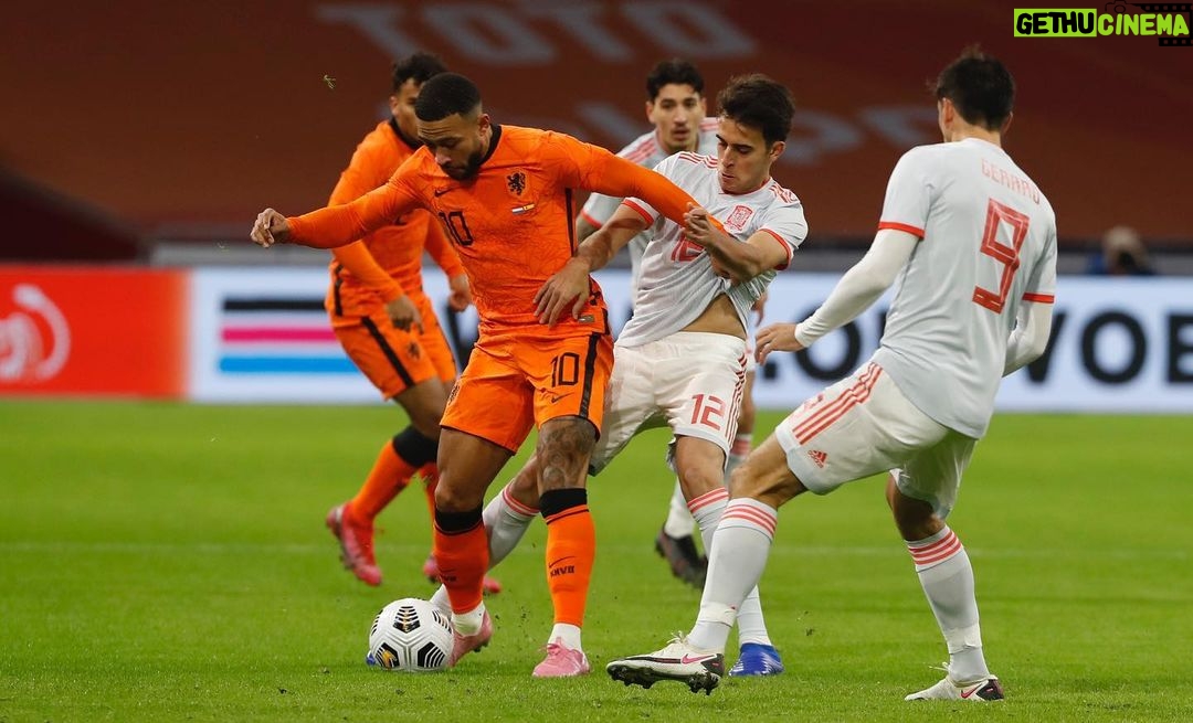 Eric García Instagram - Buen partido ayer para coger sensaciones de cara al partido del sábado contra Suiza💪🇪🇸🔝 Johan Cruijff ArenA