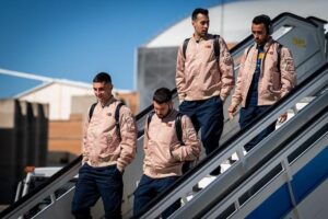Eric García Instagram - Gràcies per ser un exemple pels de casa dintre i fora del camp. Gràcies pels teus consells i la teva ajuda tant al Barça com a la selecció. Marxes com una llegenda al club de la teva vida, què més es pot demanar? Et desijto el millor en aquesta nova etapa i que tots els culers et gaudim aquests últims partits! 💙❤️